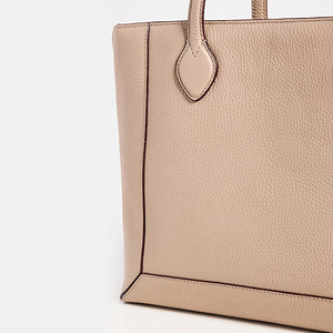 Bolsos Tote de Cuero Ligeros para Mujer - Alta Calidad, Color/Tamaño Personalizables, Servicio OEM, Logotipo Personalizado, Empaque Hamid International - Product Image 3