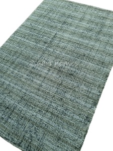 Alfombra de Seda de Jazmín Verde Tejida a Mano: Alfombra Minimalista de Lujo - Product Image 2