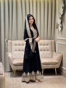 Robe en Georgette lourdement brodée Regal Bloom avec dupatta de créateur - Product Image 2