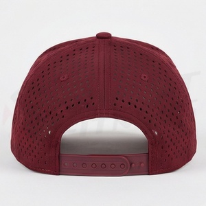 หมวกเบสบอลสีแดงเบอร์กันดี ขอบหมวกมีเชือกสีเงิน ปรับขนาดได้ ดีไซน์อุปกรณ์เสริมสำหรับวิ่ง ระบายอากาศได้ดี - Product Image 2