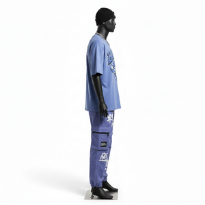 Ensemble streetwear homme 240 GSM en coton et polyester mélangés, t-shirt bleu et pantalon cargo avec impression personnalisée, 2 pièces - Product Image 3