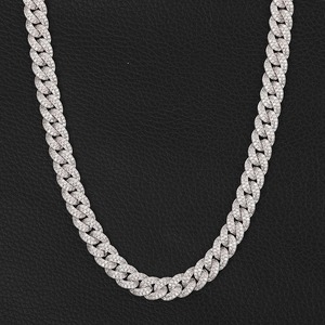 Chaîne cubaine Hip Hop de qualité export avec pierres Moissanite certifiées et design de luxe disponible à la vente - Product Image 4