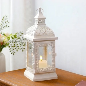 Farol Marroquí Exclusivo con Acabado Blanco Contemporáneo y Patrón Metálico Ornamental para una Decoración Elegante del Espacio en el que Vives - Product Image 2
