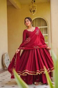 Presentando el nuevo traje Anarkali de diseñador en material de seda romana con un estilo elegante y moderno. - Product Image 4