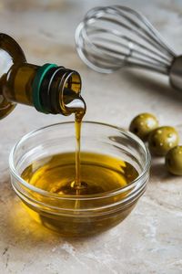 Huile d'olive fraîche extra vierge et huile de cuisson raffinée de qualité supérieure, au goût naturel, à la texture riche et à la qualité fiable - Product Image 4