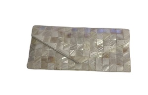 Aaliyan Impex Sac à main en cuir blanc fait à la main pour filles Mesdames Fashion Style Mère Perle Incrustation Chaînes Pochettes pour femmes - Product Image 3