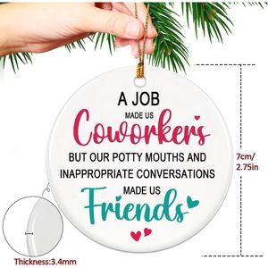Ornamento Natalizio 2025 per Colleghi, Miglior Regalo per Amici di Lavoro, Uomini e Donne, 'Diventati Amici grazie al Lavoro', Decorazione per Albero di Natale - Product Image 1