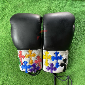 Gants de boxe professionnels en cuir de vachette de qualité supérieure, fabriqués sur mesure, avec croix chrétienne élégante, pour le sparring - Product Image 2