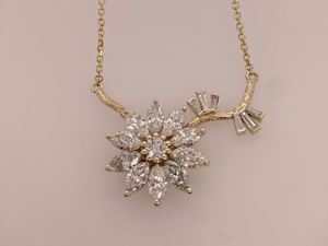 Collier de luxe en or 10K 14K 18K et argent 925 935, avec diamants de laboratoire taille marquise et baguette, motif branche florale, plaqué rhodium, pour mariage - Product Image 3