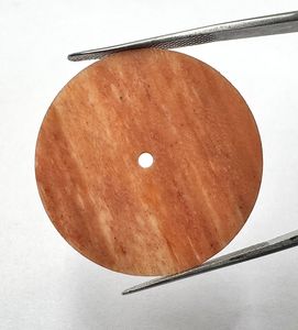 Esfera de reloj de jaspe rojo de 28,5 mm, pulida por un lado, con grosor de 0,7 mm y orificio central de 2 mm - Product Image 1