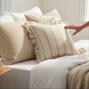 Funda de Cojín de Lino de Lujo con Volantes a Rayas Cuadradas y Cierre Oculto para Uso en Hoteles y Hogares - Product Image 4
