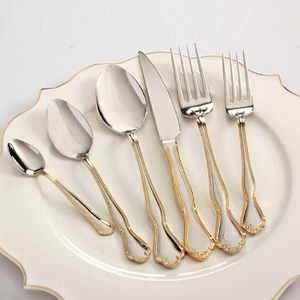Ensemble de couverts ondulés dorés uniques, disponible à prix de gros. Vaisselle de luxe en acier inoxydable, couverts modernes haut de gamme. - Product Image 5