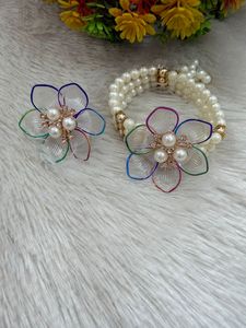 Bracelet extensible multicouche élégant en perles blanches faites à la main et ensemble de bague fleurie assortie - Product Image 3