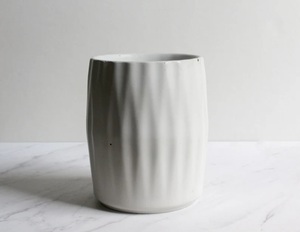 Porte-ustensiles en céramique contemporain, finition texturée ondulée, grès cuit à haute température, organisateur de cuisine durable et élégant - Product Image 2