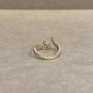 Bagues tendance en diamant jaune ovale 18 carats, diamant de laboratoire, pureté VVS-VS, certifié IGI, bague de créateur pour un look élégant - Product Image 3