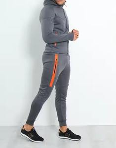 Conjunto Deportivo para Hombre 100% Algodón con Estampado Puff, Sudadera con Capucha y Pantalones con Diseño Sólido - Product Image 5