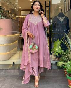 Ensemble haut brodé en chinon et bas en viscose pour femme, avec micro-dupatta en chinon entièrement brodé et dentelle, tenue ethnique de soirée - Product Image 2