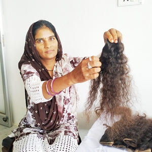 Extensiones de cabello humano negro de un solo donante vietnamita sin procesar Cutícula cruda alineada Color natural Rizado Onda natural - Product Image 5