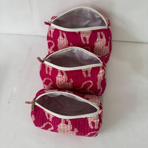 Set de Bolsas de Maquillaje Acolchadas de Algodón con Estampado Animal Rosa, Organizador de Artículos de Aseo para Viaje, Hecho a Mano para Mujer - Product Image 2