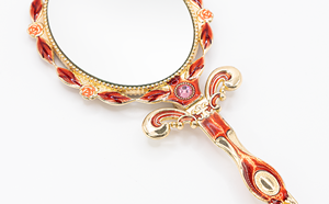Espejo de Mano Plegable Vintage Dorado con Esmalte Rojo MACY BEAUTY KOREA, Espejo Cosmético con Diseño de Rosa, Herramienta para Extensión de Pestañas - Product Image 3