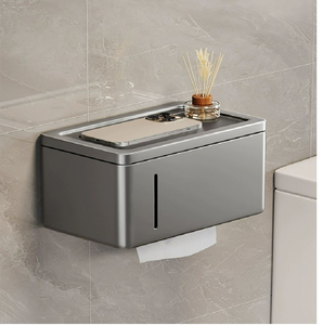 Distributeur de papier essuie-tout vertical en métal chromé brossé, au profil fin et à façade incurvée. Disponible à prix de gros. - Product Image 6