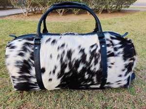 Bolsa de Viaje de Cuero Vacuno con Pelo, Estilo Duffel, para Fin de Semana, Hecha a Mano, de Lujo, LHODB-0153B - Product Image 3