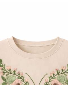 เสื้อยืดครอปผู้หญิงสีเบจ ปักลายผีเสื้อและดอกไม้ แขนสั้น สไตล์ลำลอง แฟชั่น ผ้าคอตตอนผสม เนื้อนุ่ม เสื้อผู้หญิงสำหรับฤดูร้อน ขายส่ง - Product Image 2