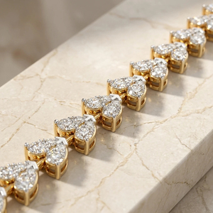 Pulsera de tenis con diamantes cultivados en laboratorio y motivo de corazón romántico, oro sostenible, lujo y herencia - Product Image 1