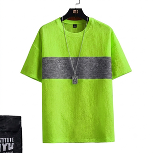 T-shirt homme vert fluo en tissu respirant avec bande grise sur la poitrine, manches courtes, col rond, coupe décontractée, style tendance - Product Image 1