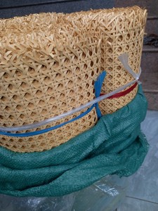 Rouleau de cannage en rotin hexagonal tressé à la main, matériau en rotin naturel pour la réparation de meubles et l'artisanat - Product Image 2