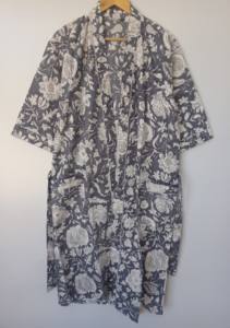 Kimono bohème à imprimé floral fait main, 100 % coton, longue robe de nuit, fabricant en gros, poches avant, Dori - Product Image 2