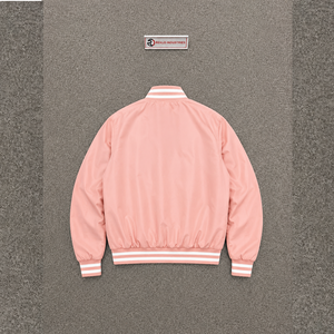 แจ็คเก็ตวาร์ซิตี้สีชมพูอ่อนพรีเมียมสำหรับผู้ชาย กระดุมแบบเขาสัตว์ ระบายอากาศได้ดีและแห้งเร็ว เสื้อคลุมขนสัตว์สำหรับฤดูหนาว สไตล์ลำลองแนวสตรีท - Product Image 6