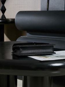 Bolso de Mensajero de Lujo para Mujer, de Gran Capacidad, en Cuero Genuino con Cierre Abierto y Cadena - Product Image 2