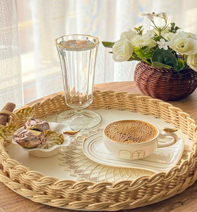 Bandeja redonda de ratán con laterales arqueados y asas de transporte integradas, diseño elegante, disponible a precios de mayorista. - Product Image 6