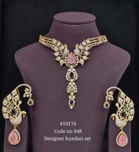 Ensemble de bijoux Designer Kundan 10174, collier et boucles d'oreilles en laiton plaqué or, imitation perle Moissanite, pour mariage - Product Image 3