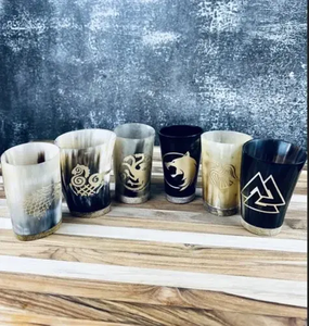 Tasse en corne de buffle artisanale de haute qualité, durable et moderne, couleur naturelle et surface brillante, portable pour boire du hydromel - Product Image 6