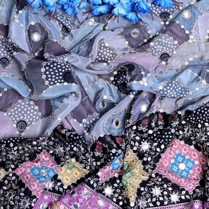 ผ้าไหมเครปธรรมชาติ AMBICA PRINT สีดำชาร์โคลพาสเทลลายสแกลลอป แบนดานี น้ำหนักปานกลาง ทอประดับเลื่อมและกระจก - Product Image 5