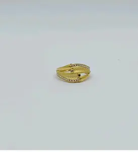 Hermoso Anillo de Oro con Banda Curva de Doble Capa y Detalles de Piedras Brillantes, Pieza de Joyería Contemporánea para Mujer - Product Image 3