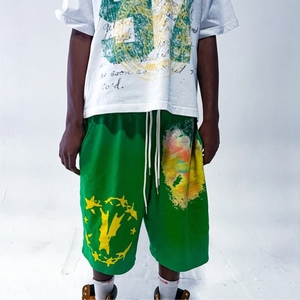 Shorts de rue personnalisés pour hommes 100% coton en tissu peigné, coupe ample, taille élastique, effet délavé, couleur unie, écologique et respirant - Product Image 1
