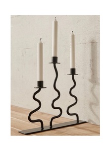Candelabro de Hierro Negro de 5 Brazos con Base de Madera Rústica, Decoración Moderna para Bodas y Hogar, Artículo Artesanal Hecho a Mano - Product Image 5