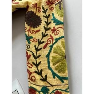 Veste en coton 100% naturel, brodée de fleurs Suzani, écologique, de haute qualité, personnalisable, vêtements ouzbèdes pour le festival d'automne - Product Image 2