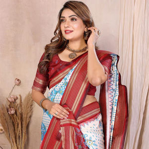 Sari en soie douce de créateur avec motif tissé Ikkat – Vêtement ethnique indien de qualité supérieure pour les célébrations - Product Image 1