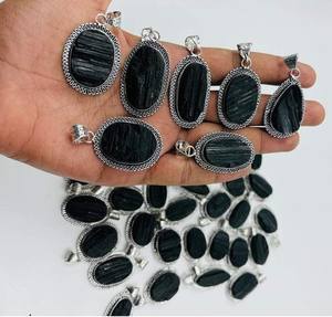 Pendentifs tendance en laiton sculpté à la main de qualité supérieure avec serti en forme de cœur en pierre de jade, pour la fabrication de bijoux DIY et les fêtes, vente en gros - Product Image 2