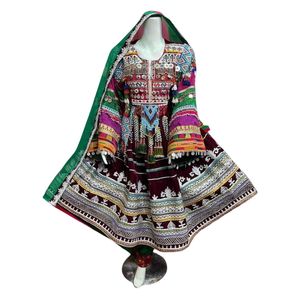 Robe de soirée brodée avec des motifs tribaux blancs et magenta, collection export, boutique, robes traditionnelles afghanes pour femmes - Product Image 5