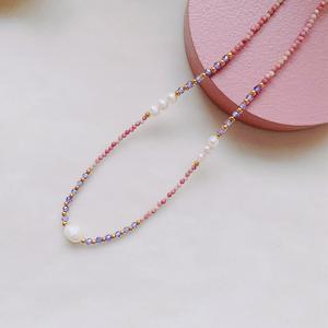 Collier en pierre naturelle, perle baroque, acier titane polyvalent, cristal violet, pierre rose, couleur contrastée, fermoir tendance, perles - Product Image 2