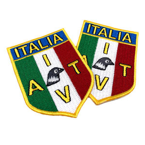 OEM 2026 – Nouveaux patchs brodés personnalisés en gros avec logo, badges thermocollants en tissu pour vêtements - Product Image 1