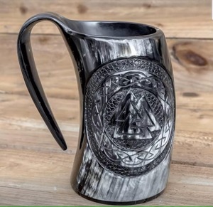 Jarra de Cerveza Vikinga Medieval, Hecha a Mano con Cuerno Natural de Buey, Estilo Rústico Nórdico - Product Image 2