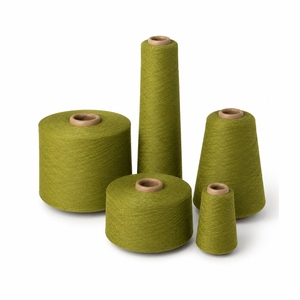 Hilo de algodón 100% teñido verde para tejido textil, hecho en India, a un precio de venta muy razonable. - Product Image 2