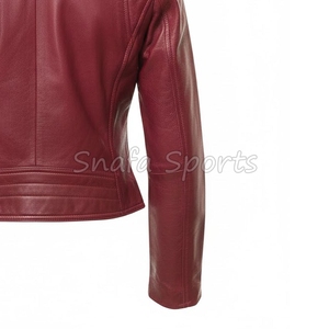 Veste en cuir pour femme au design unique, pièce maîtresse idéale pour un style audacieux et des tenues décontractées remarquables. - Product Image 5
