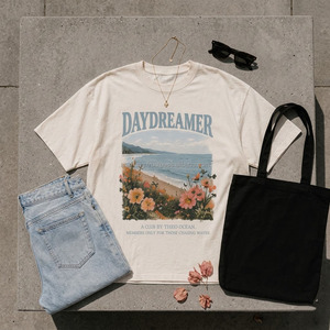 Camiseta de Cuello Redondo Holgada con Estampado Daydreamer para Mujer, 100% Algodón, Diseño Floral, Informal, para Verano - Product Image 1